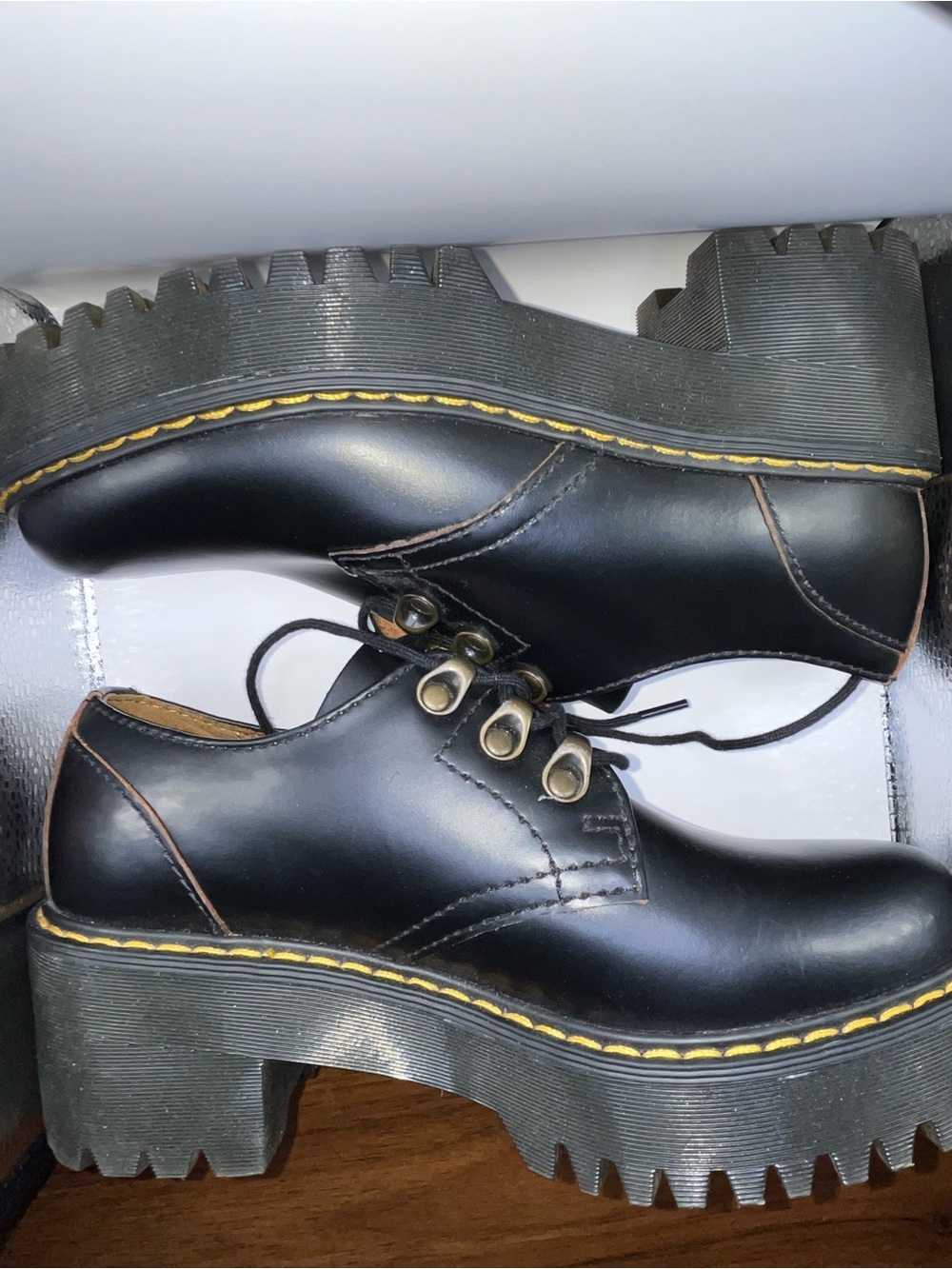 Dr.Martens Women’s LEONA Low Black Platform Leather Shoes Size 5 NEW